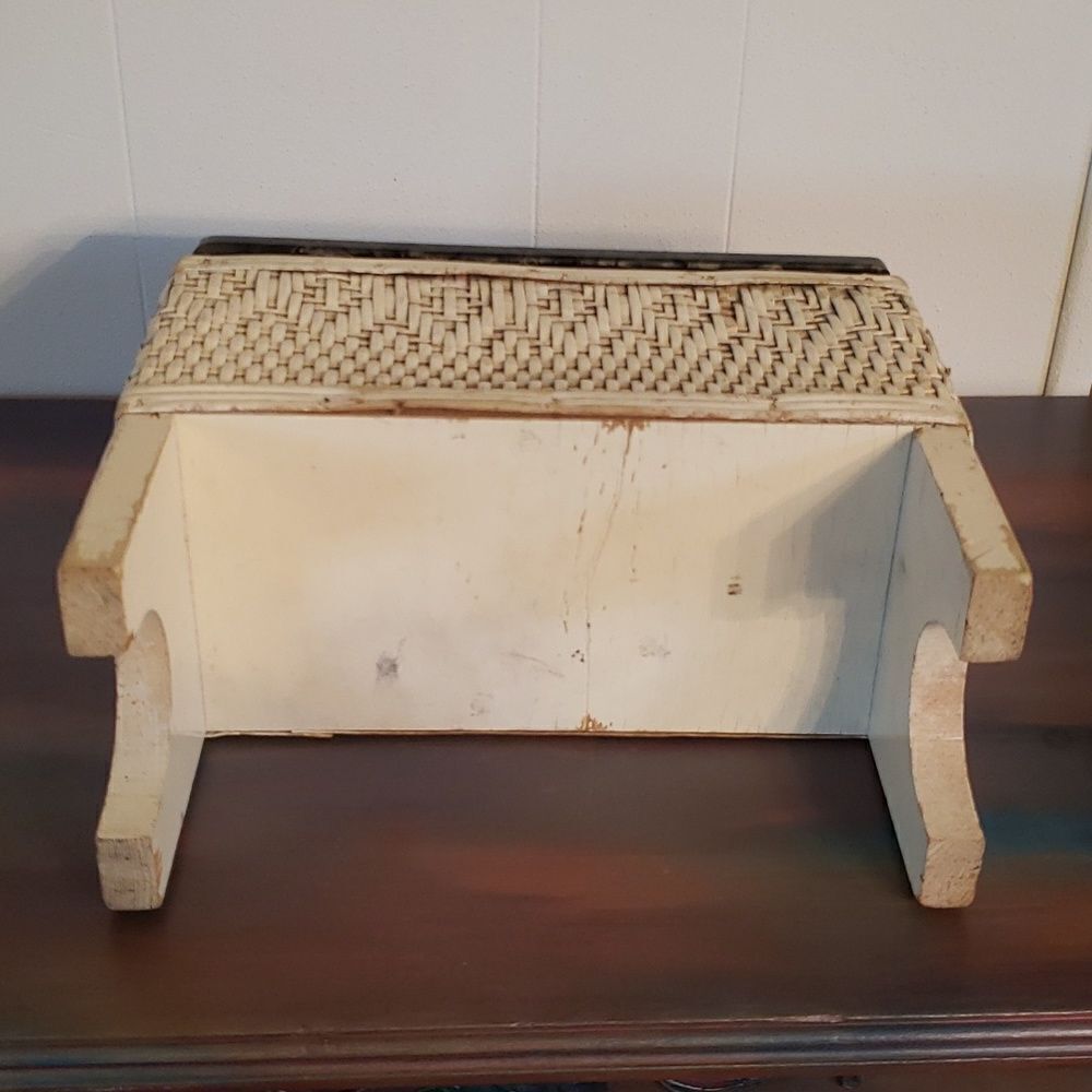 Vintage 1950s White Wicker Shoe Shine Box Stand - Picture 11 of 11